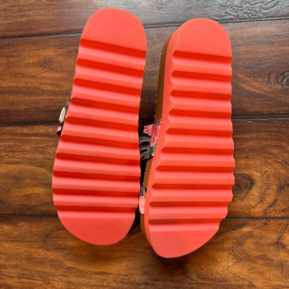 NWT (no box) Reef Platform Sandals - Size 8 - Picture 4 of 4
